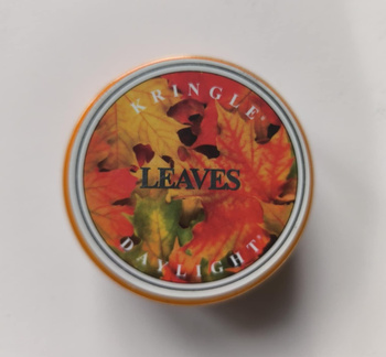 Świeca zapachowa maxi tealight Leaves Liście Kringle Candle daylight 42g.