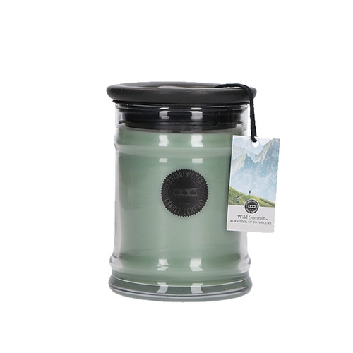 Bridgewater Candle świeca sojowa średnia o zapachu Wild Summit, 250g.